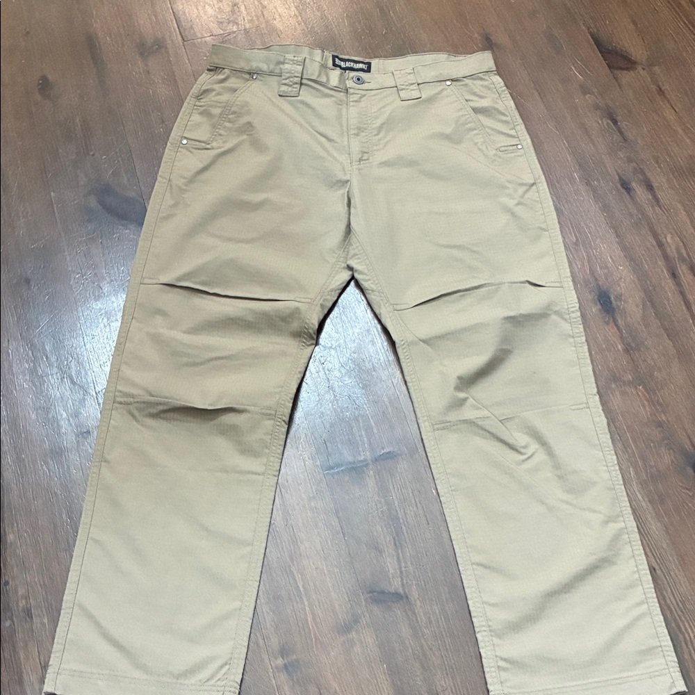 BLACKHAWK!   NEW. Men's ripstop tactical tan Pants. 36X32. Nice